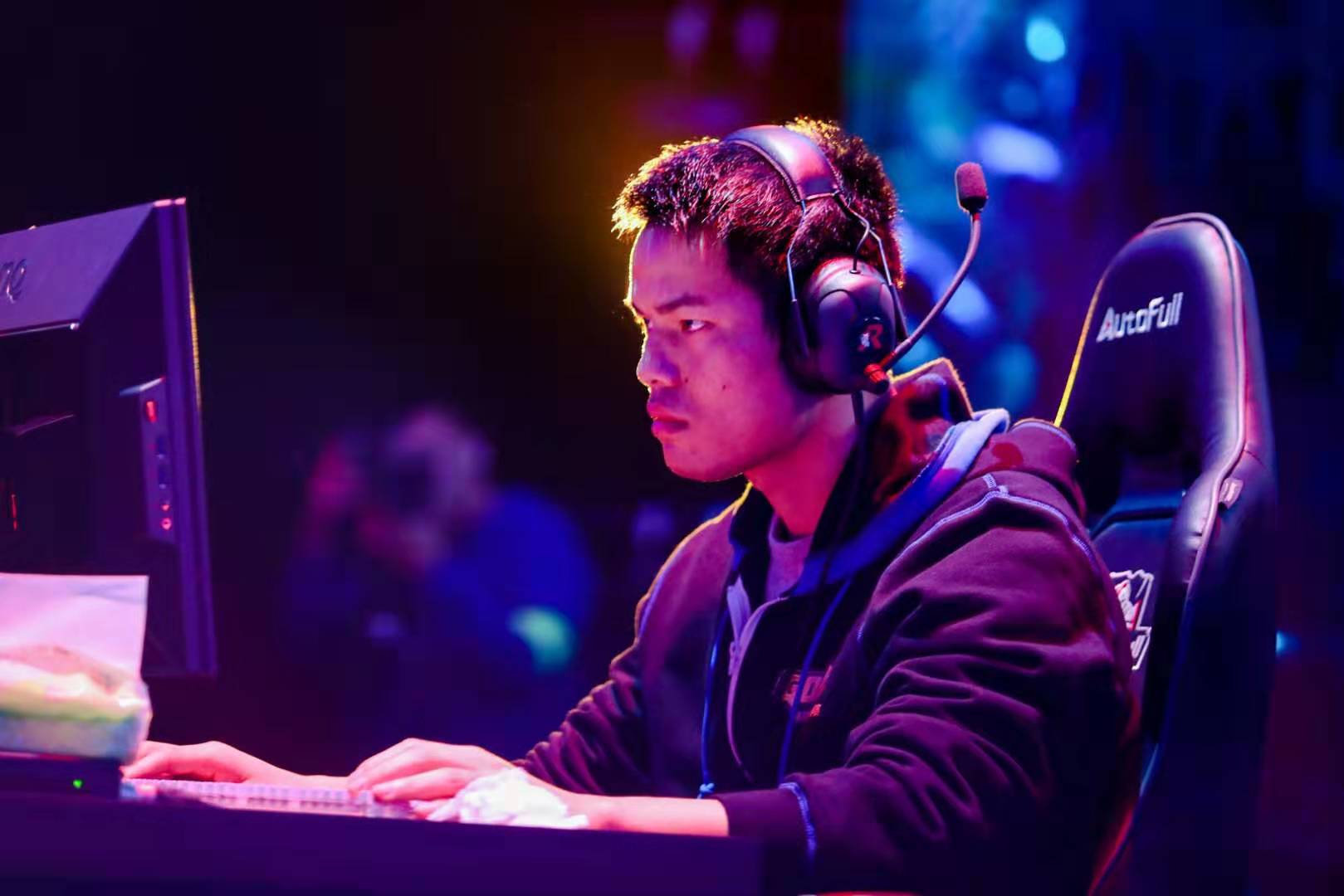 掘年轻球员 掘年轻球员