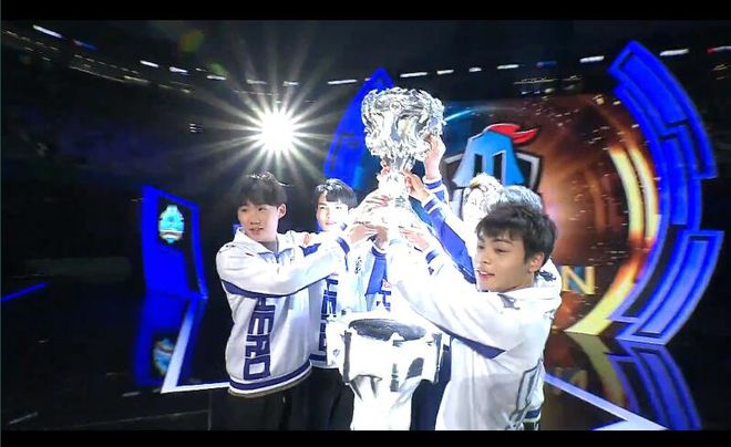 他不断推动 他不断推动