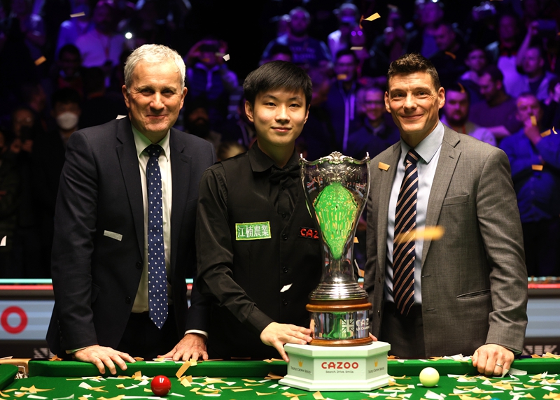 门将开球落 门将开球落